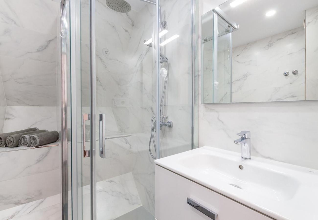 Reformado Apartamento En El Centro Con Vista Al Mar Торремолинос Экстерьер фото
